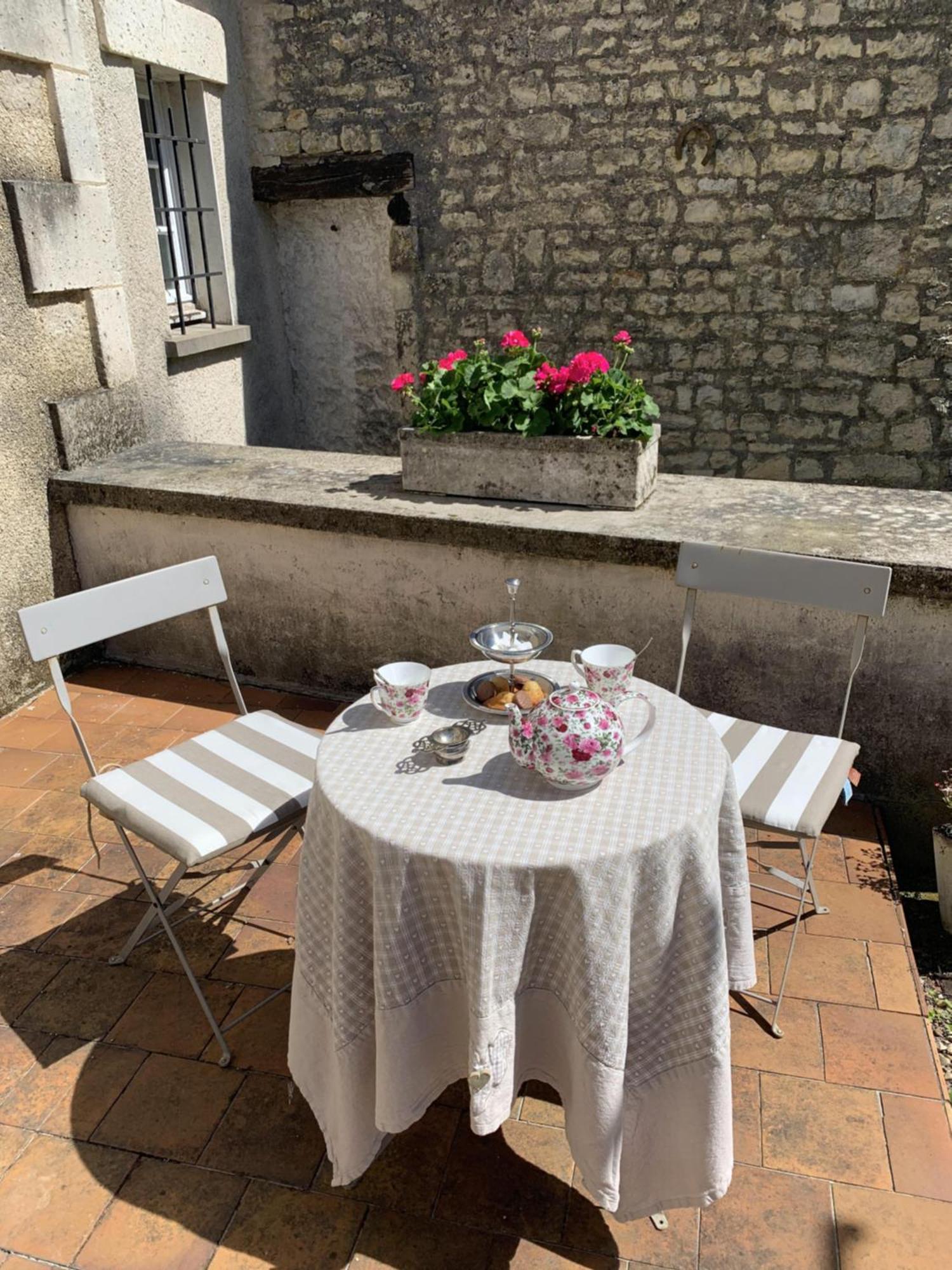 לינה וארוחת בוקר The Cool Lounge A Coulonges - Charente מראה חיצוני תמונה
