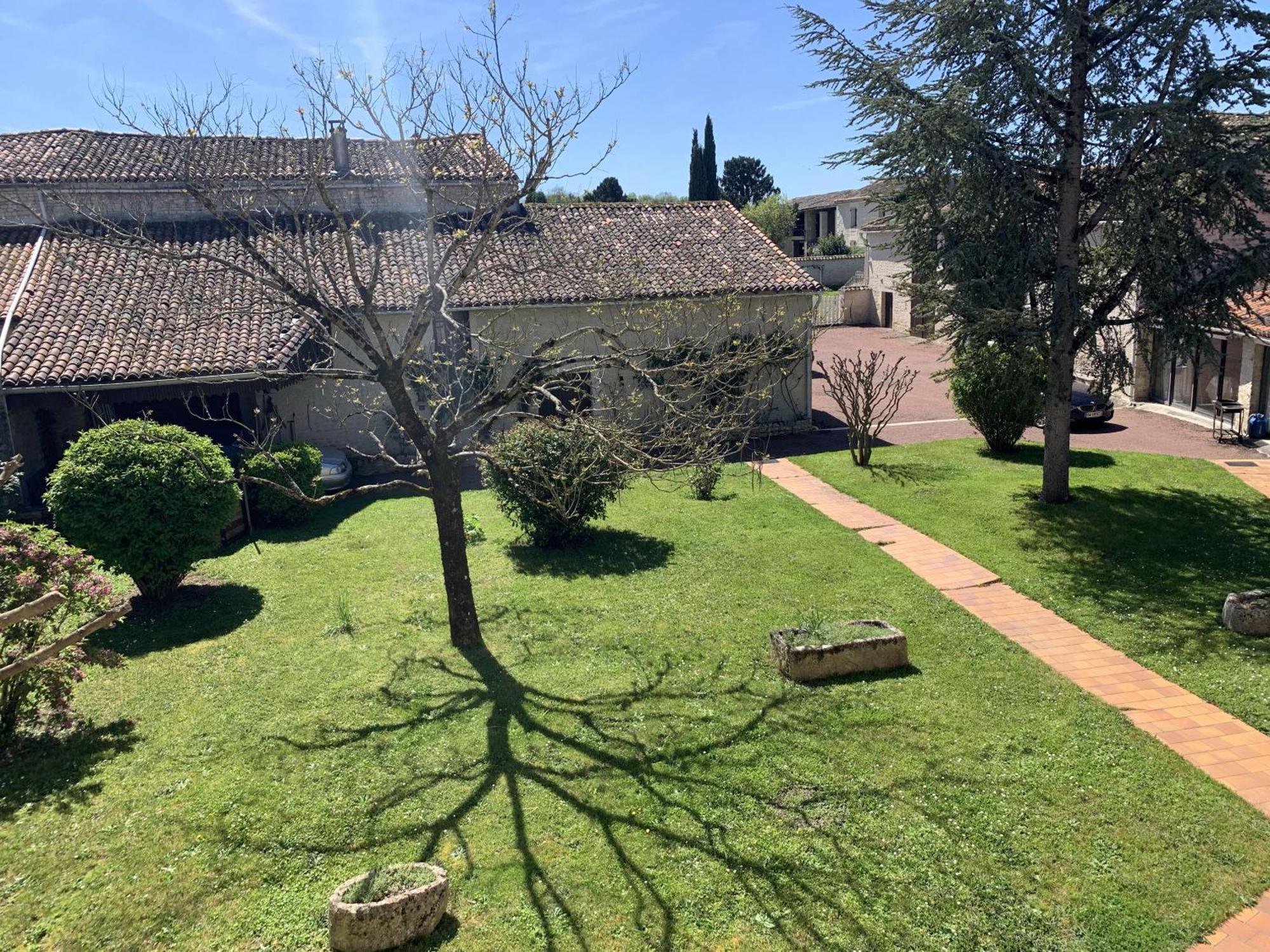 לינה וארוחת בוקר The Cool Lounge A Coulonges - Charente מראה חיצוני תמונה